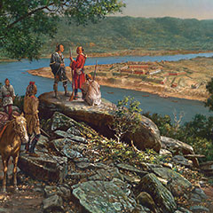 Peinture d'une rivière qui sillone une vallée et des membres des Premières Nations qui observent un village fortifié depuis la rive.